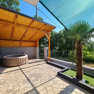 https://vega-lux-apartment.primorje-gorskikotar.com
